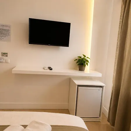 Moonbox Hotel *